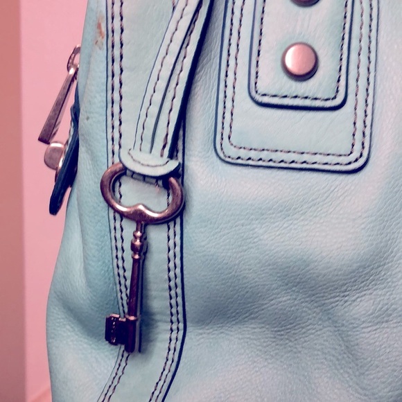 FOSSIL sea foam genuine leather bag. Silver hardware. 3 compartments inside. - Picture 4 of 17